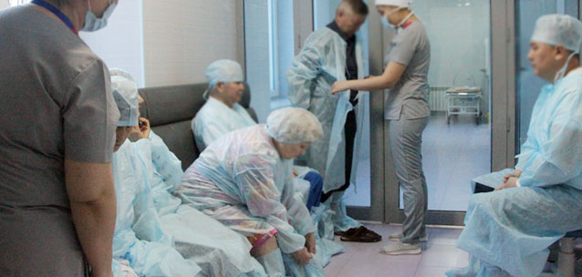 "При лечении инфицированных больных медики вообще не должны заражаться и тем более – умирать" - профессор Андрей Дмитровский