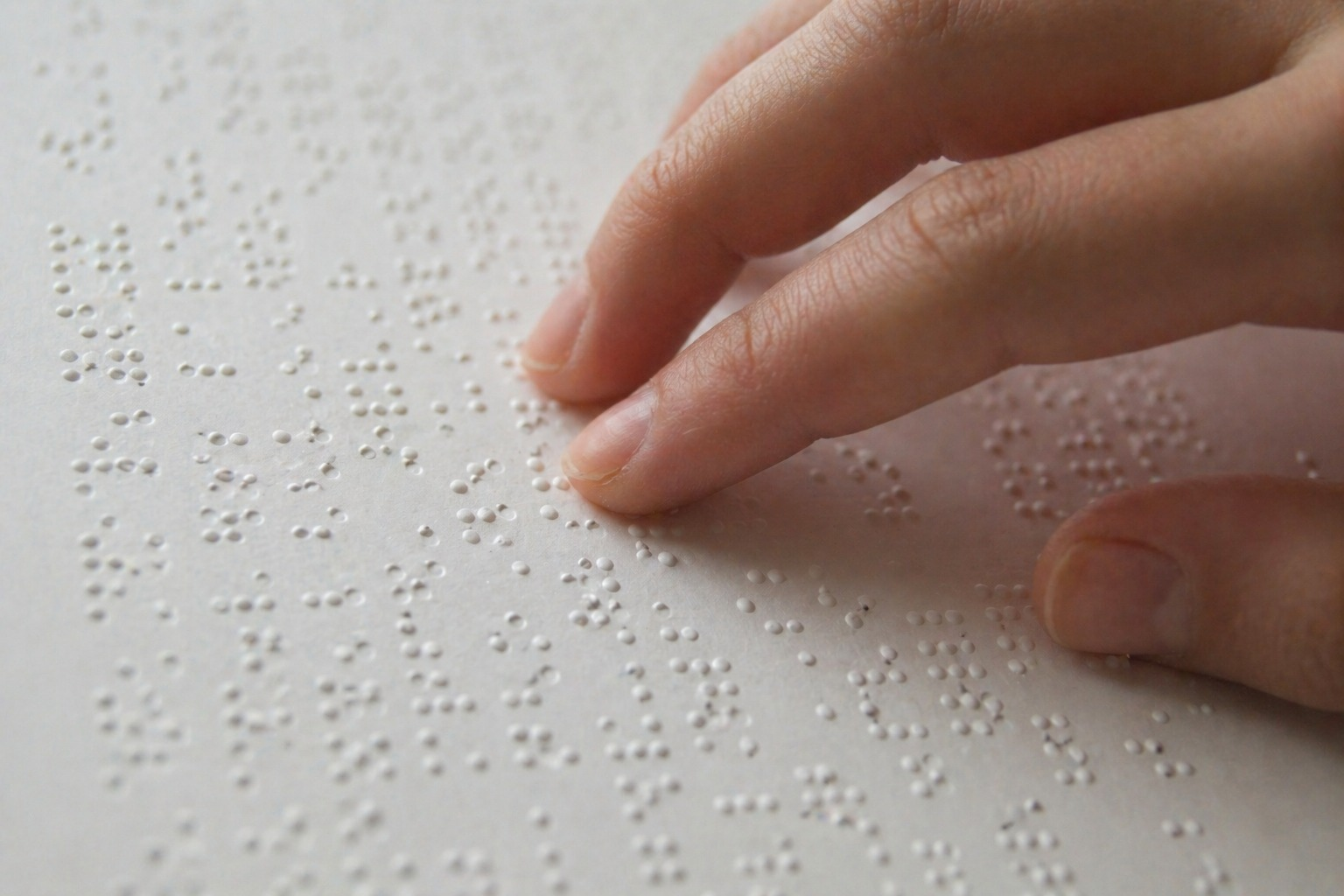 Референдум по АЭС: всех незрячих в Казахстане обеспечат трафаретами со шрифтом Брайля