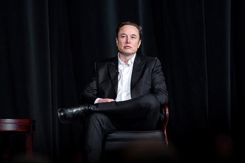Премию в один триллион долларов сулит Tesla Илону Маску