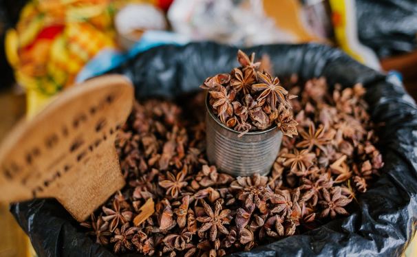 Как пряности используют для любовного приворота