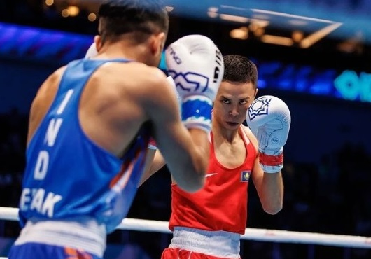 Призер Олимпиады Сакен Бибосынов провел первый бой в профессионалах