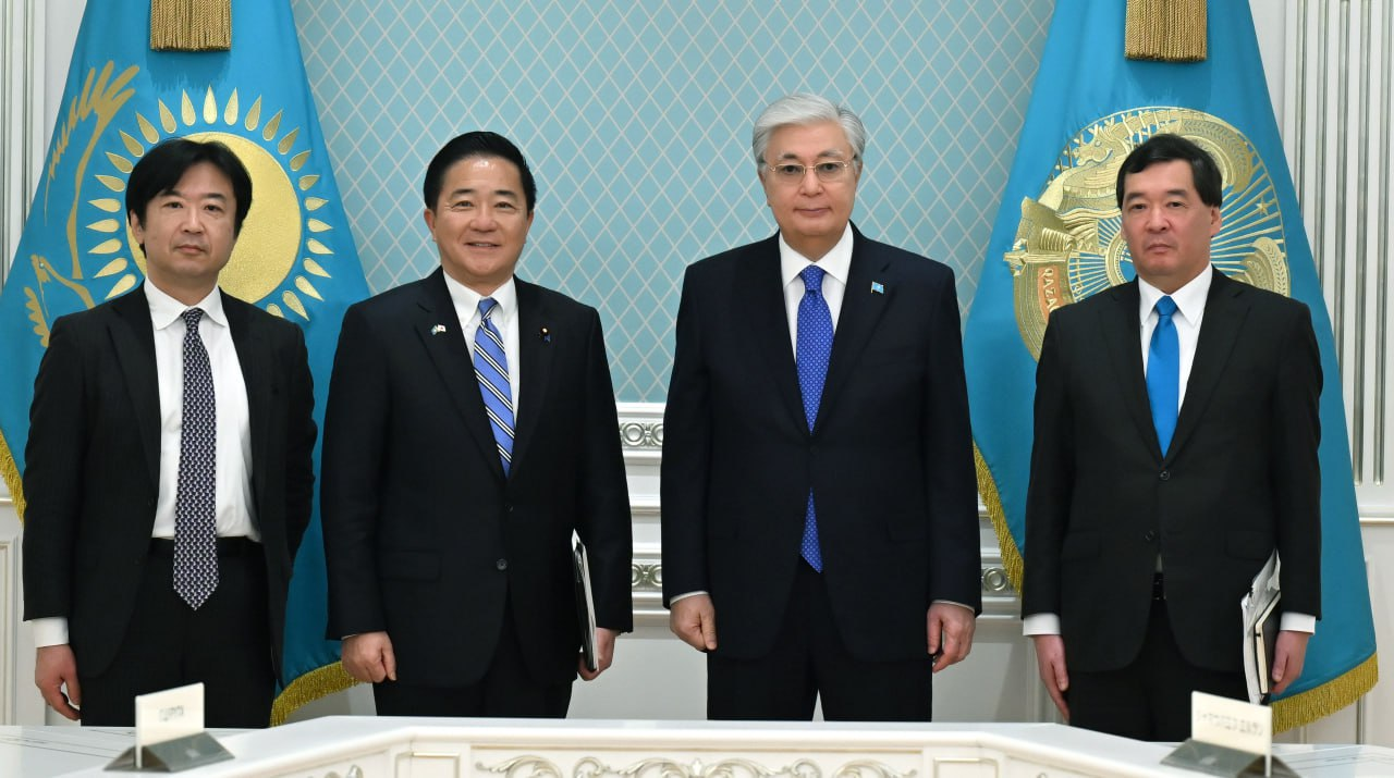 Токаев встретился со специальным советником премьер-министра Японии