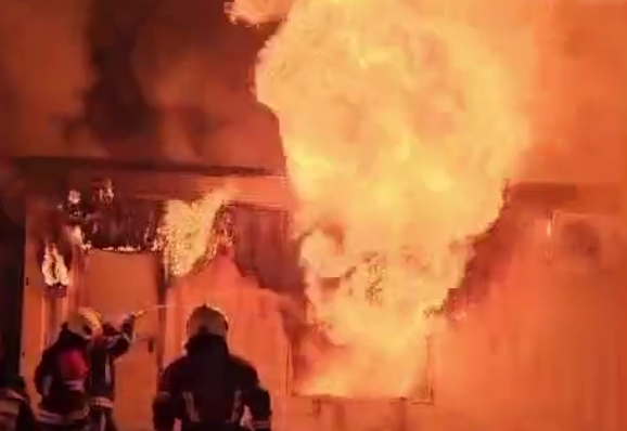 Пожар произошел на территории новостройки в Астане