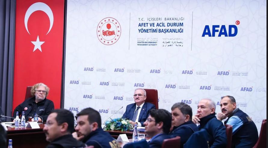 Власти Турции готовятся к возможным землетрясениям и цунами