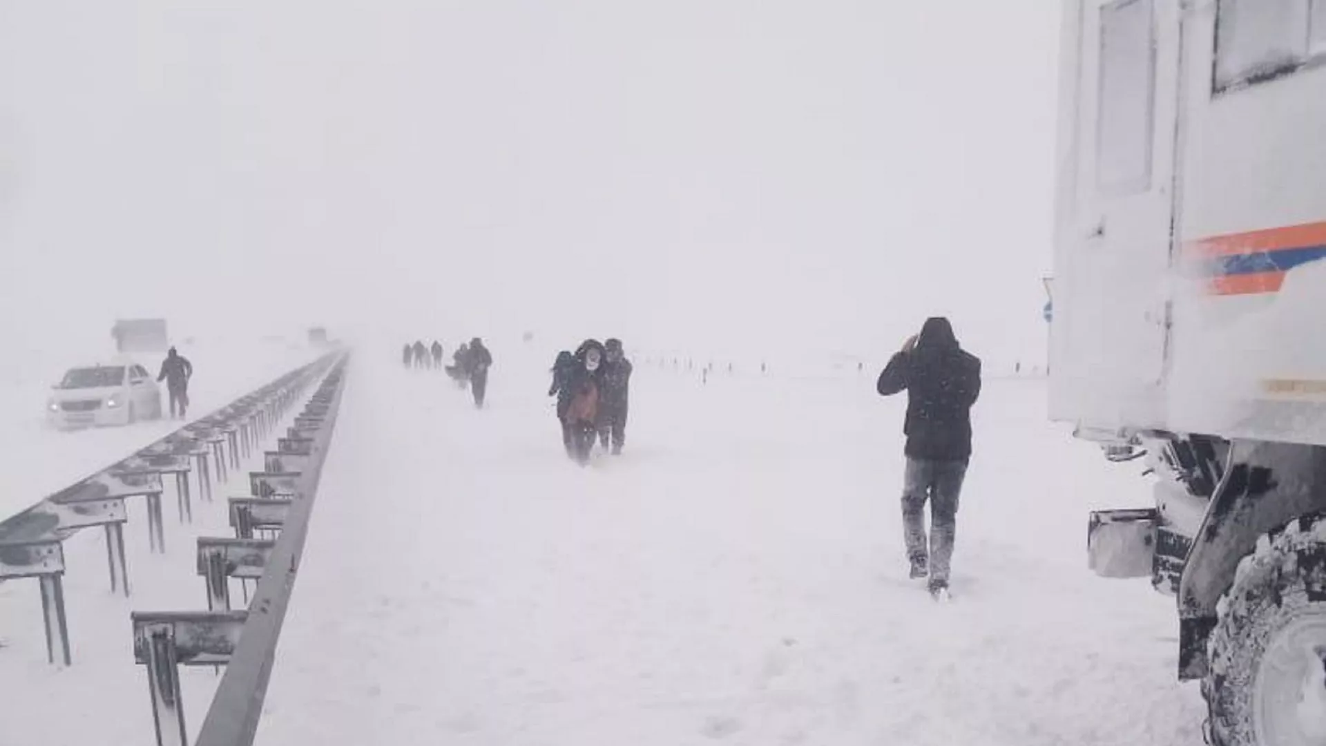 Людей спасли из снежного заноса в Костанайской области