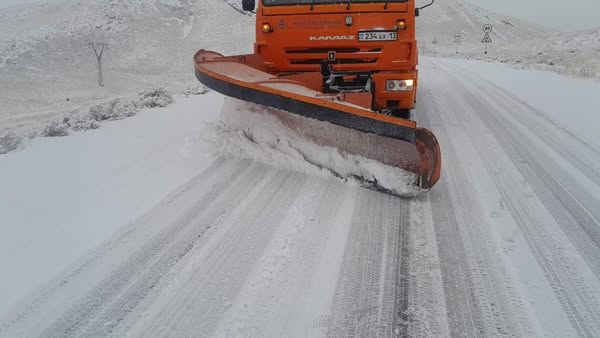 Дороги перекрыли в шести областях Казахстана из-за непогоды