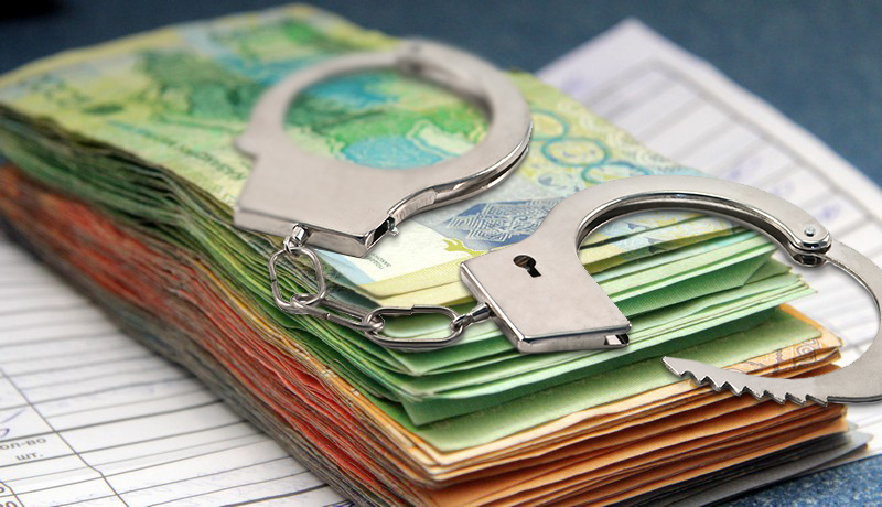 Бухгалтер-игроман нанимался работать за копейки, но обсчитывал заказчиков на миллионы