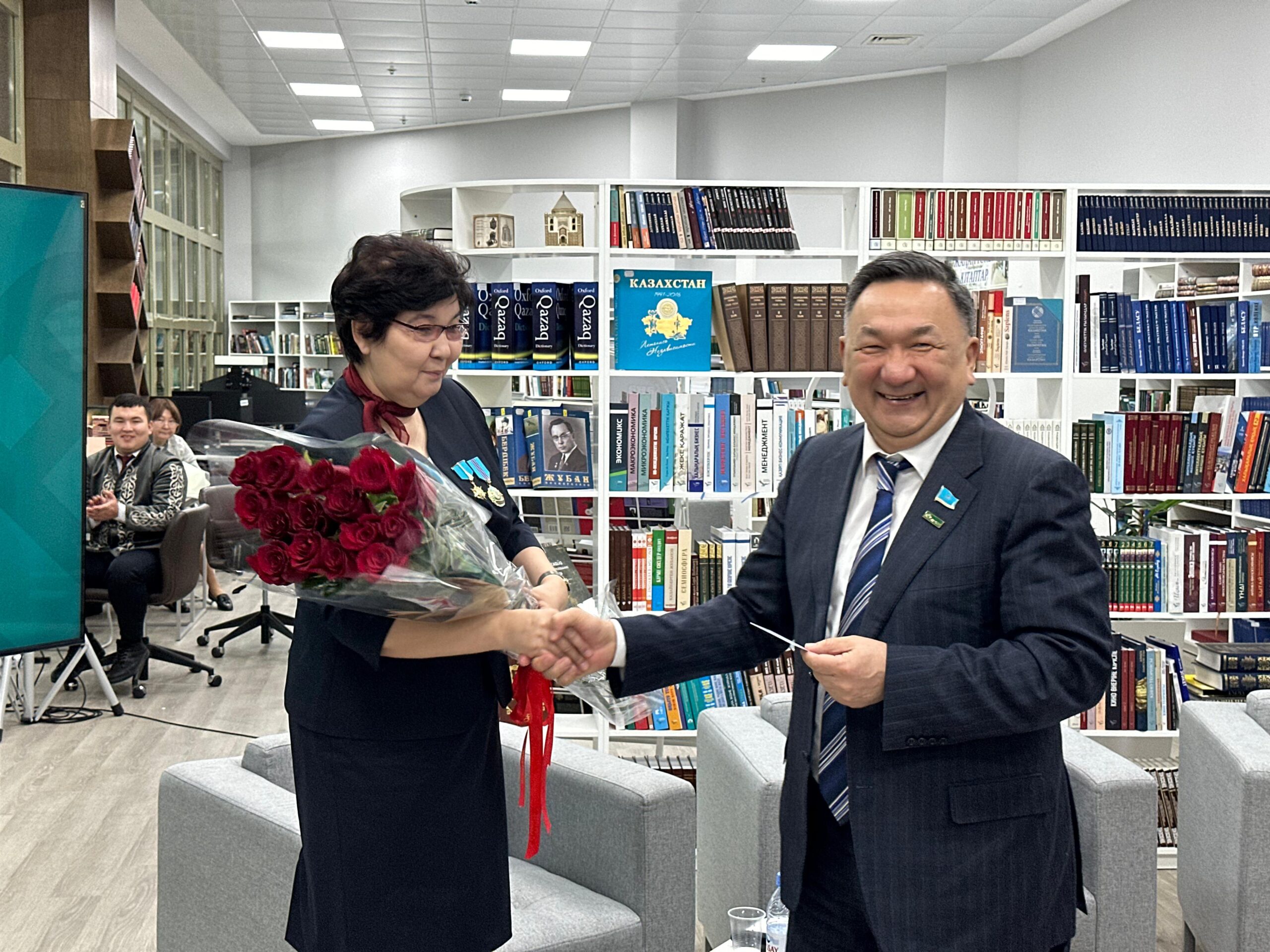 Глава партии "Ауыл" встретился с педагогами