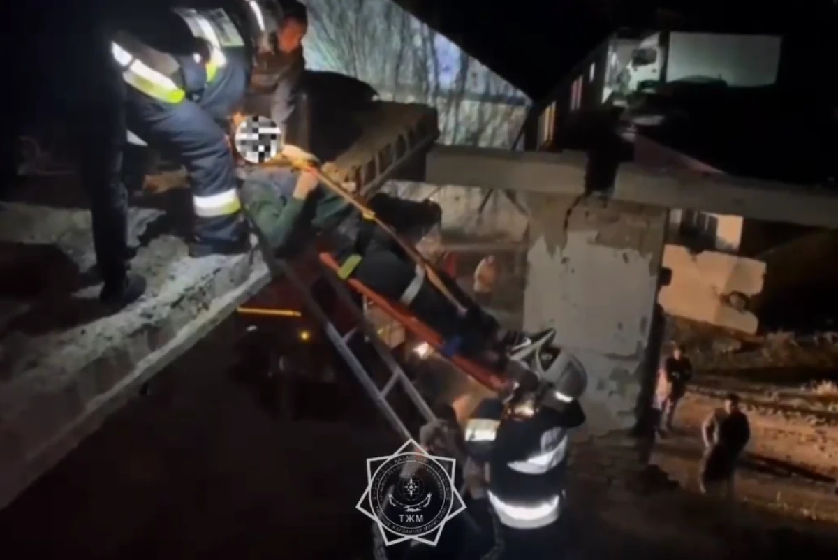 В Жетысуской области бетонная плита упала на подростка