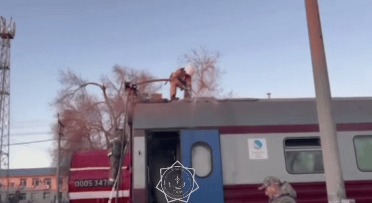 В Актюбинской области на железнодорожной станции загорелся вагон