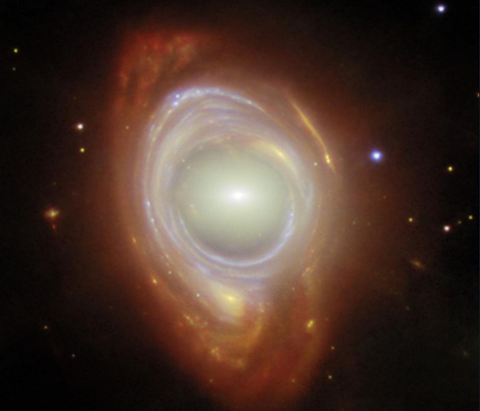 Телескоп "Джеймс Уэбб" запечатлел редкое кольцо Эйнштейна