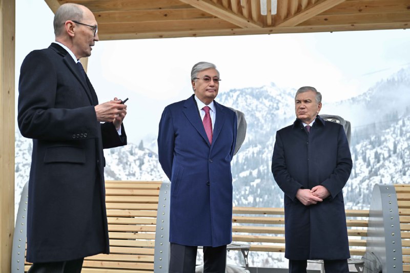 Президенты Казахстана и Узбекистана осмотрели горнолыжный кластер Алматы