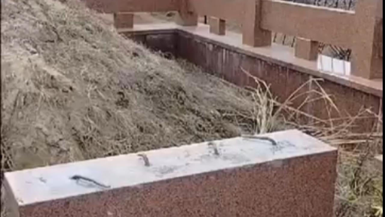 В Алматинской области вандал разрушил надгробия на кладбище