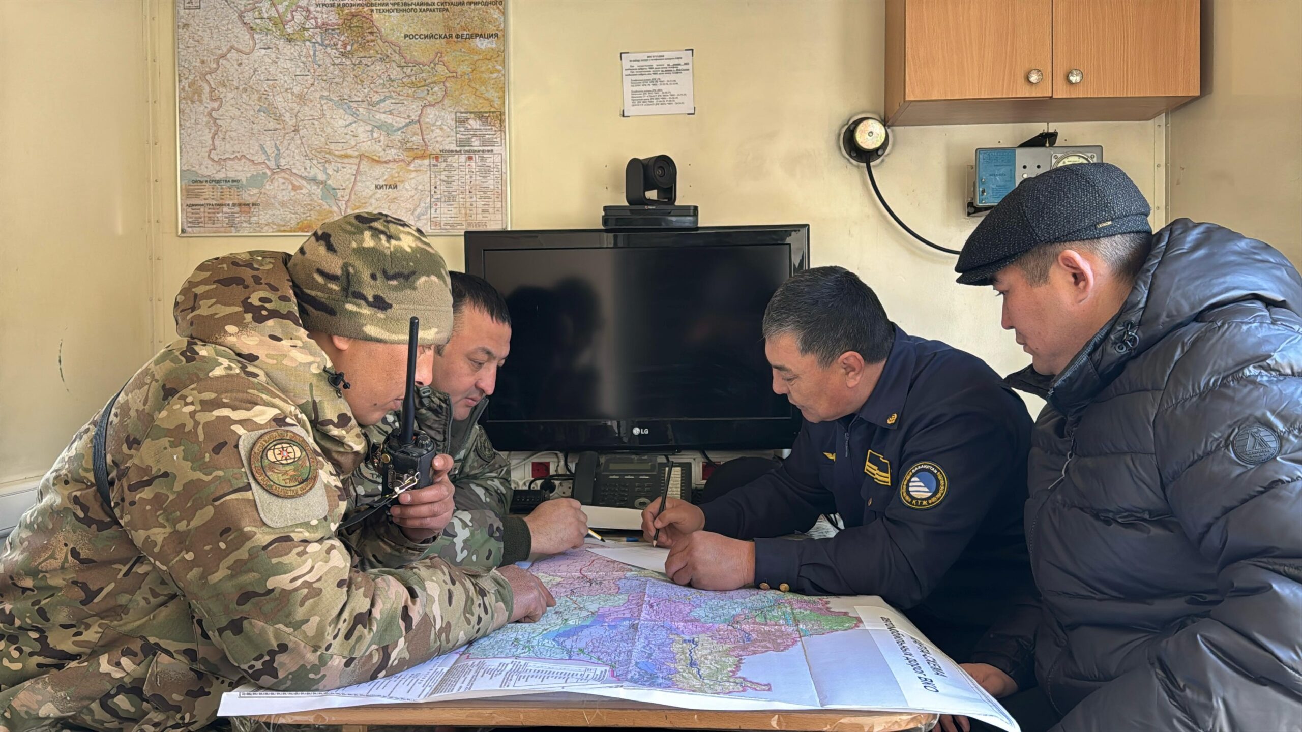 Спасатели ВКО отработали действия в результате аварии на железнодорожной станции