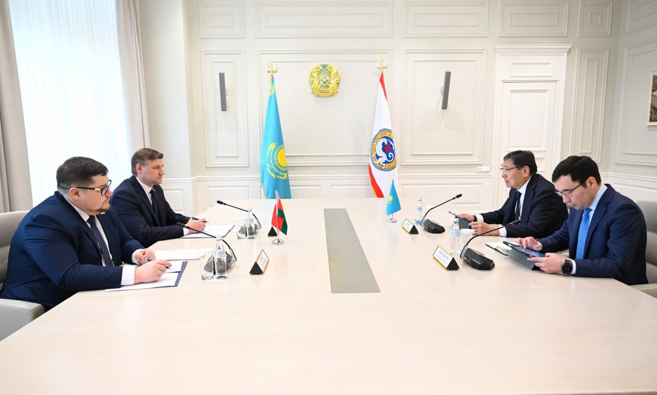 Аким Ерболат Досаев встретился с послом Республики Беларусь