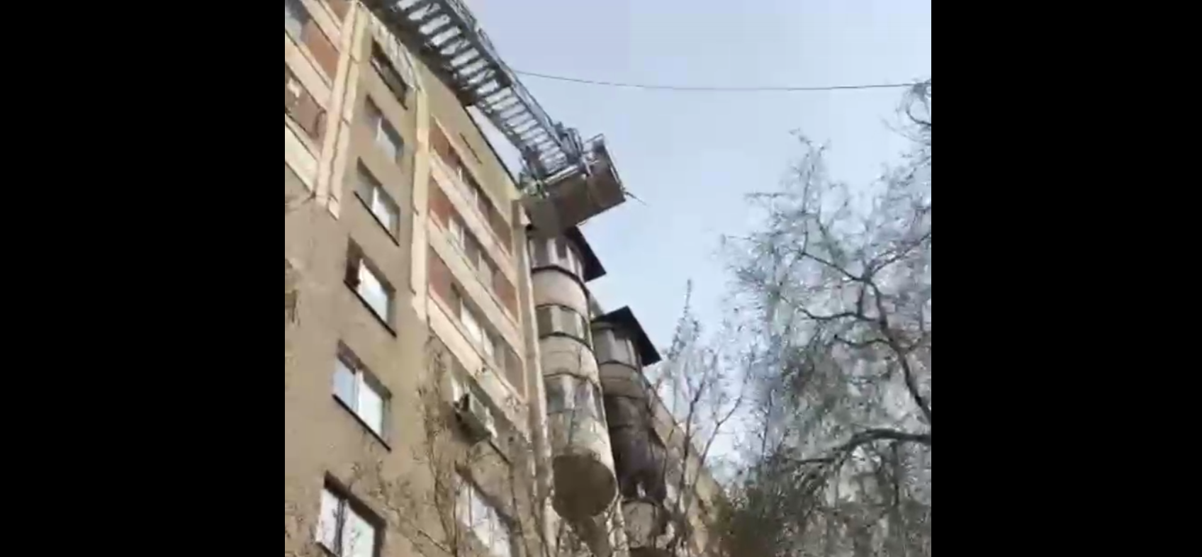 Загорелась квартира в девятиэтажном доме в Алматы