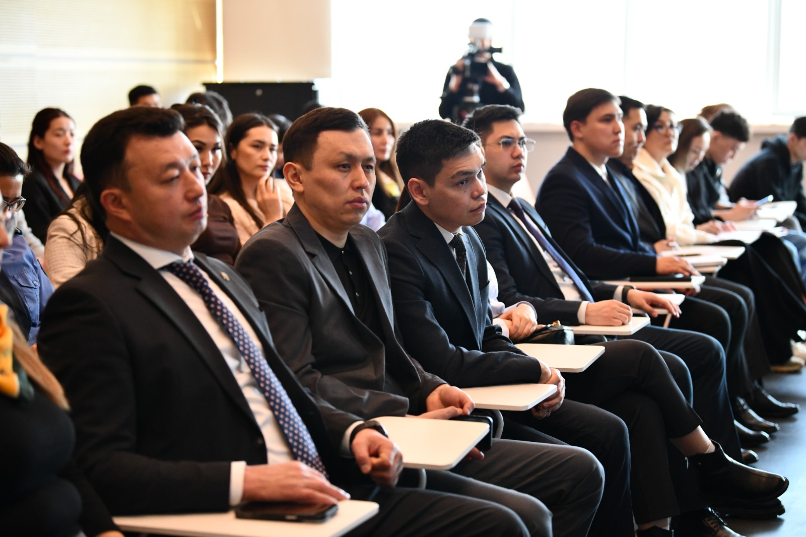 В президентском центре прошла гостевая лекция, посвященная обсуждению основных направлений выступления главы государства на IV заседании Национального курултая