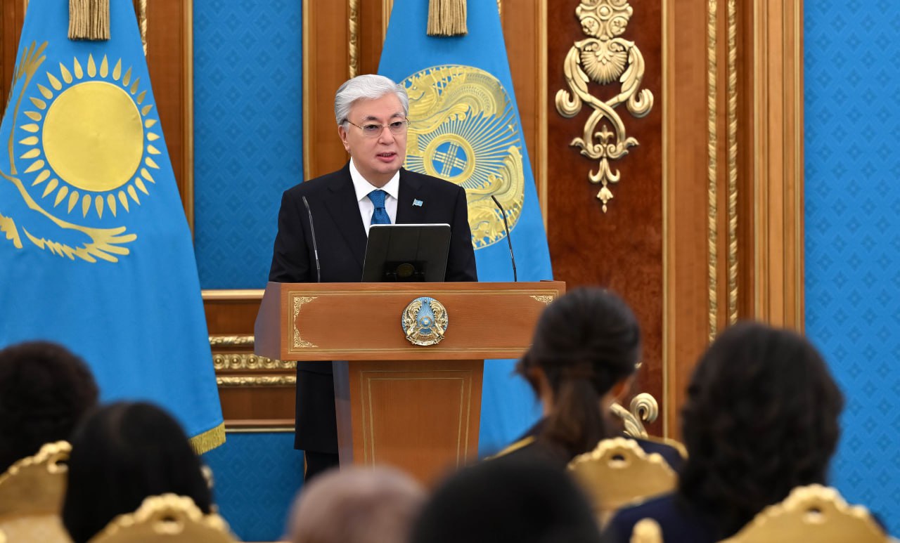 Президент высоко оценил плодотворный труд казахстанок в разных отраслях