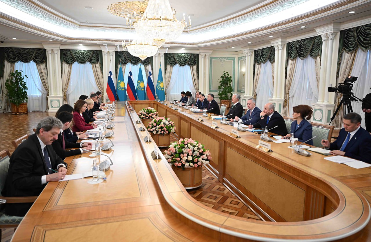 Президенты Казахстана и Словении провели переговоры в расширенном формате