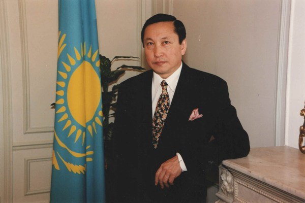 Касым-Жомарт Токаев наградил дипломата Тлеухана Кабдрахманова орденом "Достық" І степени