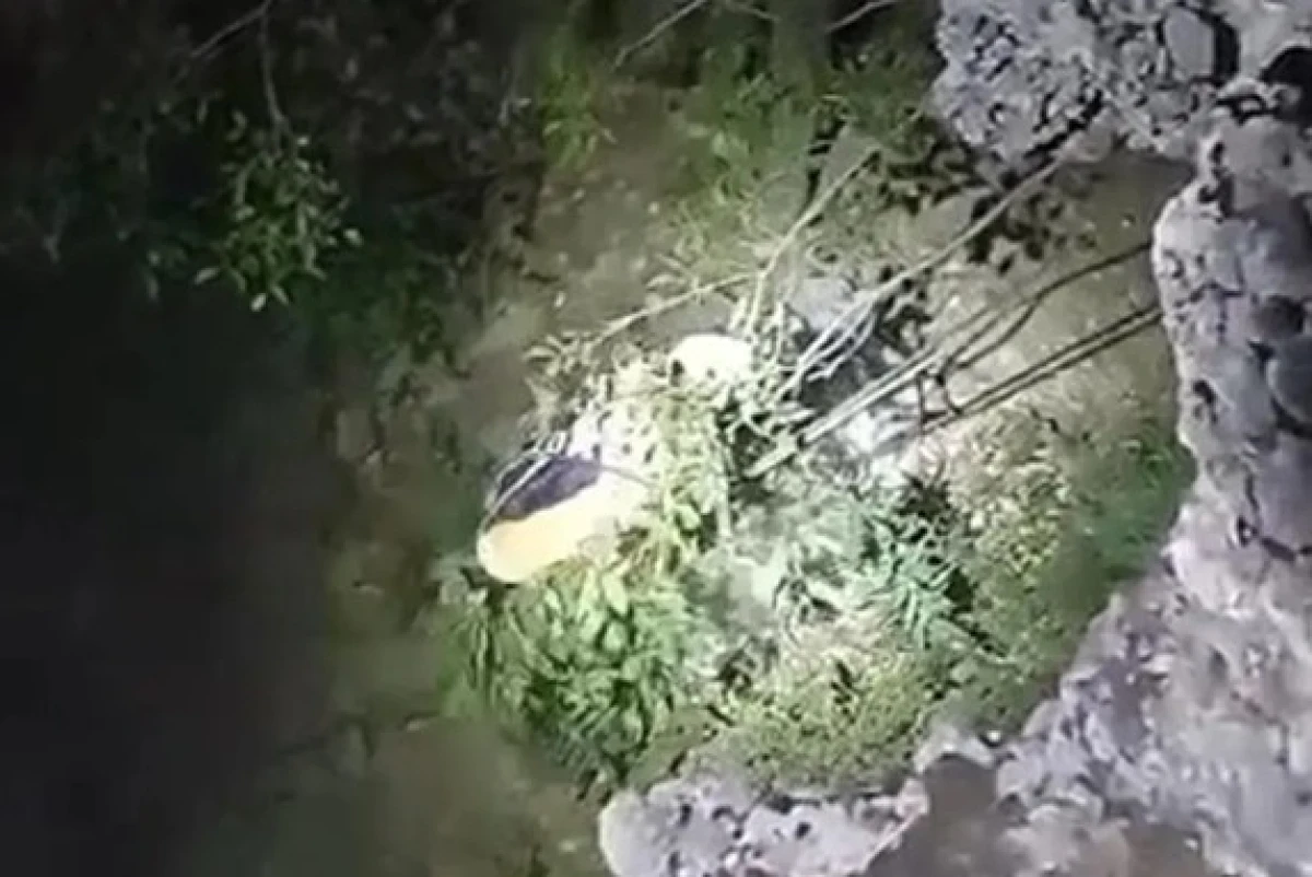 В Туркестанской области мужчина застрял в глубоком 50-метровом каньоне