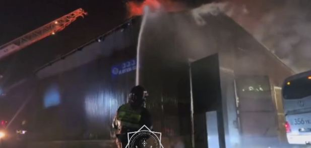 В Абайской области спасатели уберегли от огня шесть рейсовых автобусов