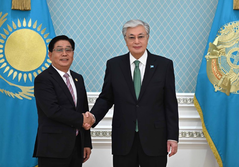 Глава государства принял председателя правления YTO Express Юй Хуэйцзяо