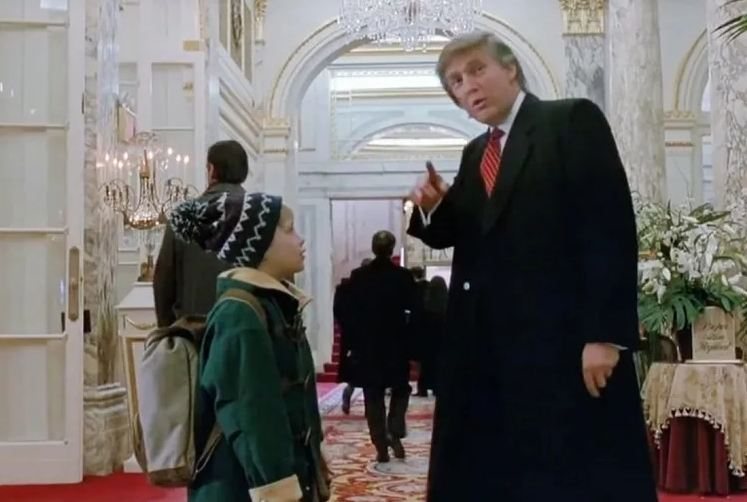 Режиссер "Один дома" хочет удалить сцены с Трампом, но боится депортации