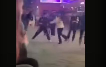 Потасовка между молодыми людьми попала на видео в Алматы