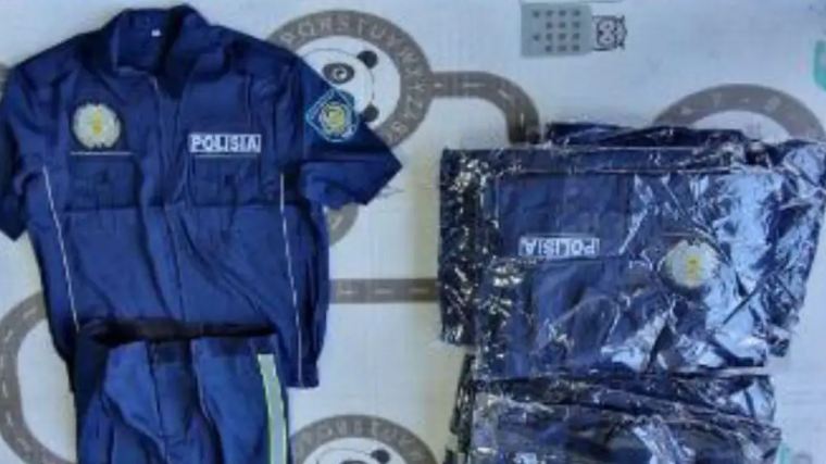 В Казахстан из Китая пытались незаконно ввезти тонны полицейской формы