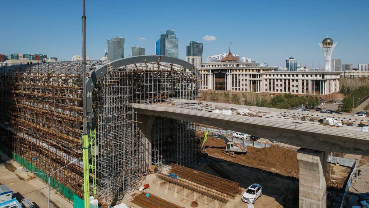 Премьер-министру РК доложили о ходе строительства LRT