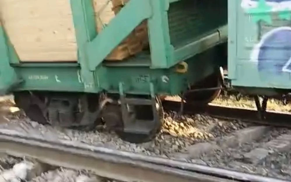 В Жамбылской области поезд сошел с рельсов