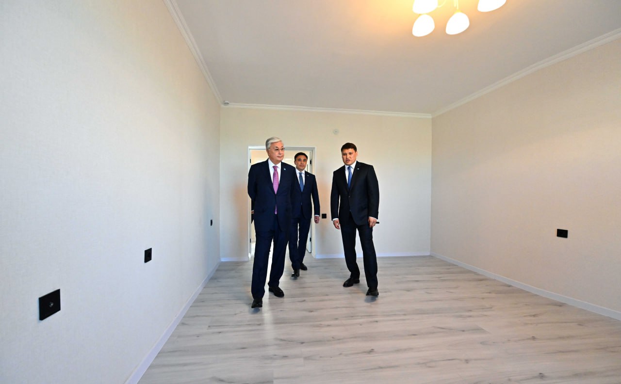 Касым-Жомарт Токаев осмотрел жилой комплекс в микрорайоне «Акжайык»