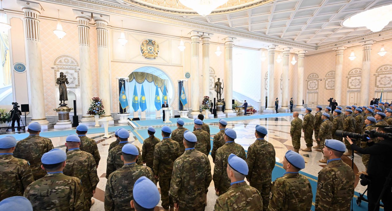 Глава государства провел встречу с военнослужащими Национального миротворческого контингента