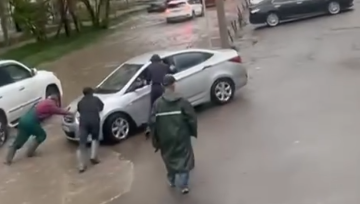 Почему алматинцы снова жестко критикуют новый ЖК, построенный "Базисом"