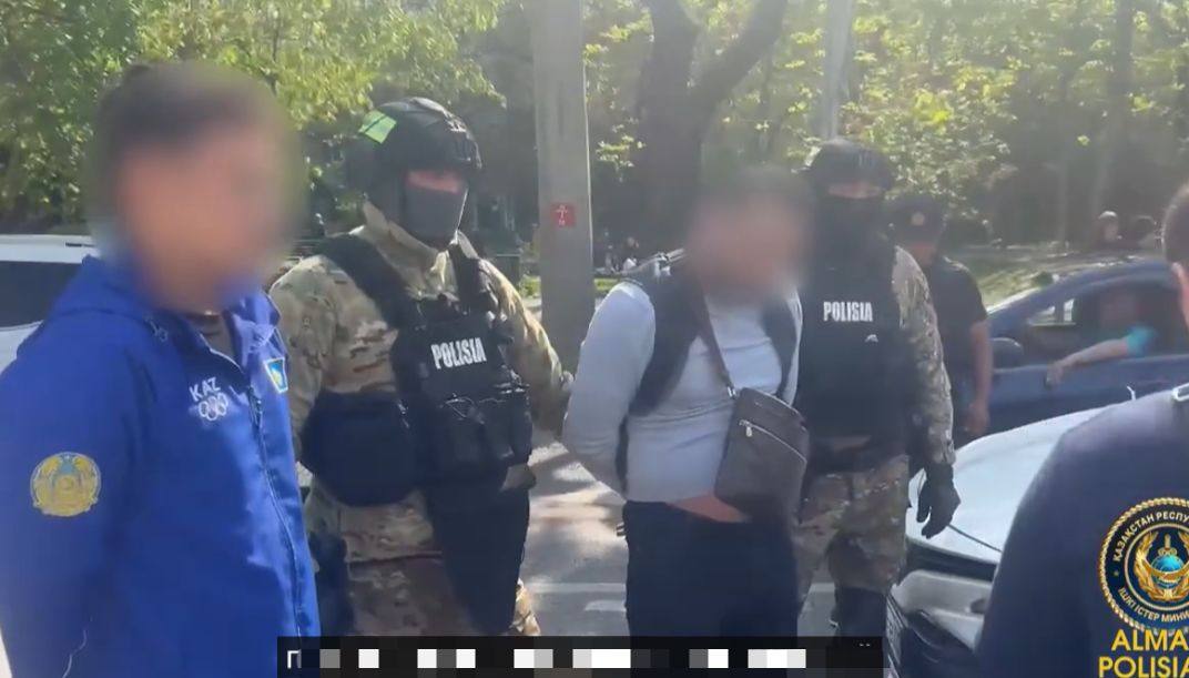 В Алматы разоблачена группа мошенников, которая представлялась полицейскими