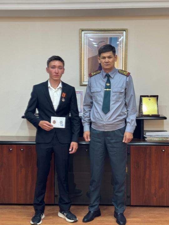 В ВКО студента наградили медалью МЧС РК за спасение ребенка