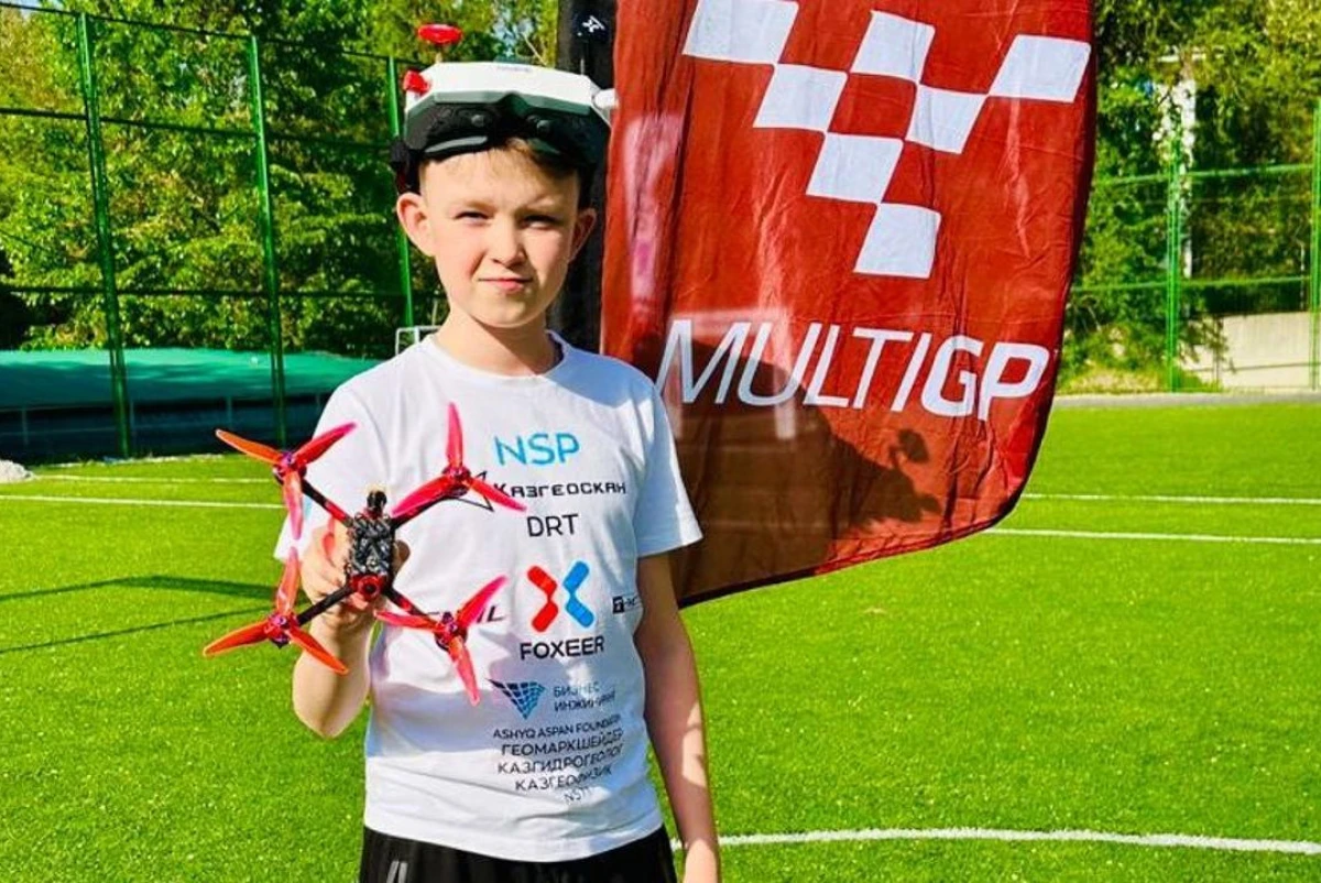 Юный казахстанец претендует на участие в мировом финале гонок дронов