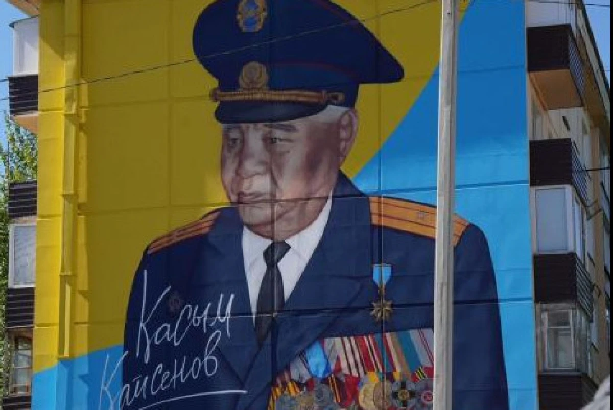 В ВКО появился мурал в честь легендарного партизана