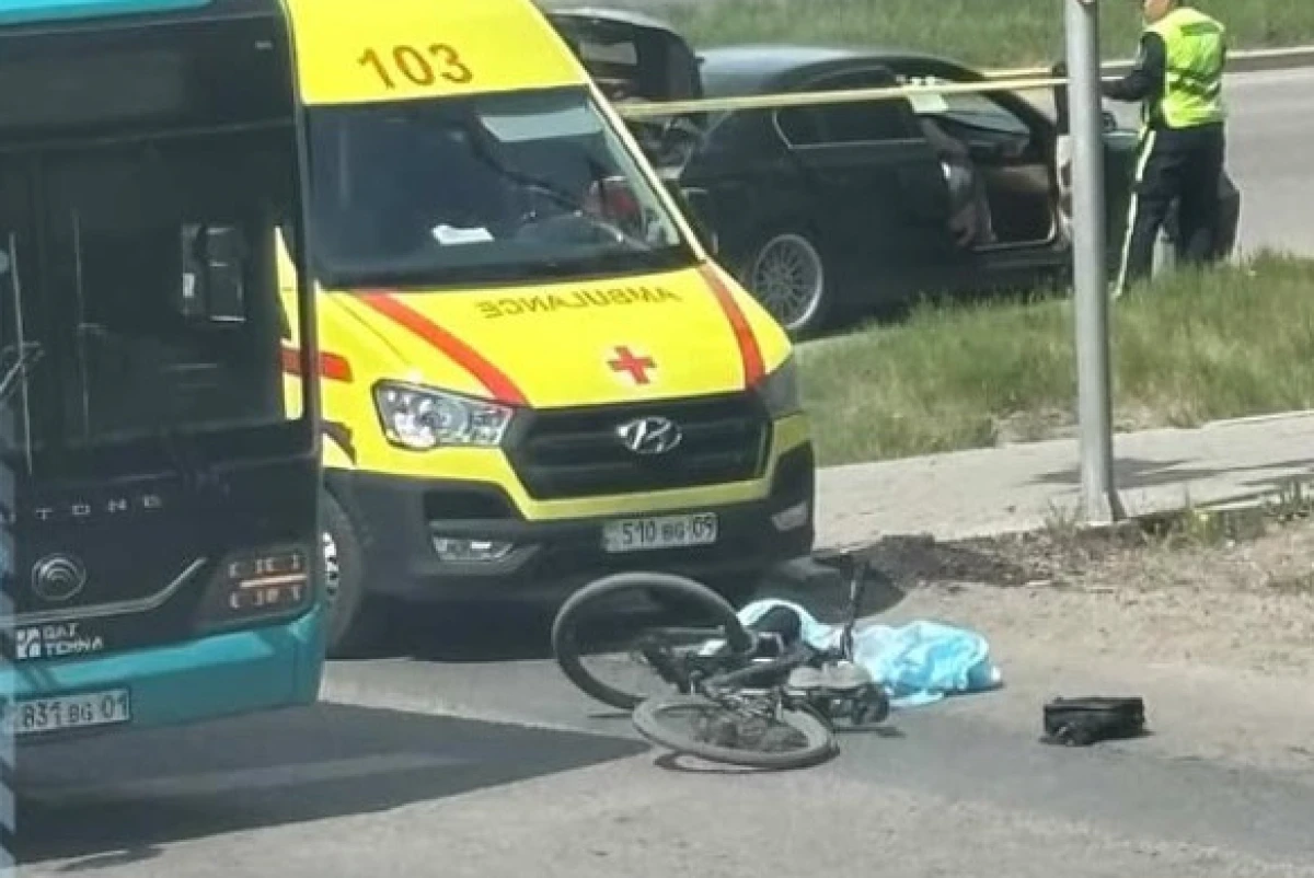 В Караганде автобус насмерть сбил велосипедиста