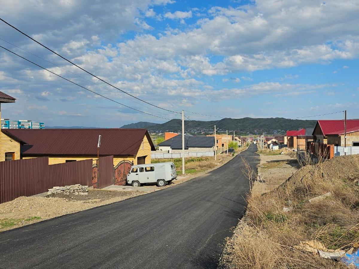 В Усть-Каменогорске на ряде улиц впервые укладывают асфальт
