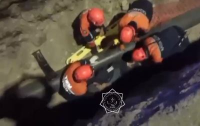 В Алматы спасатели извлекли мужчину с трёхметровой глубины