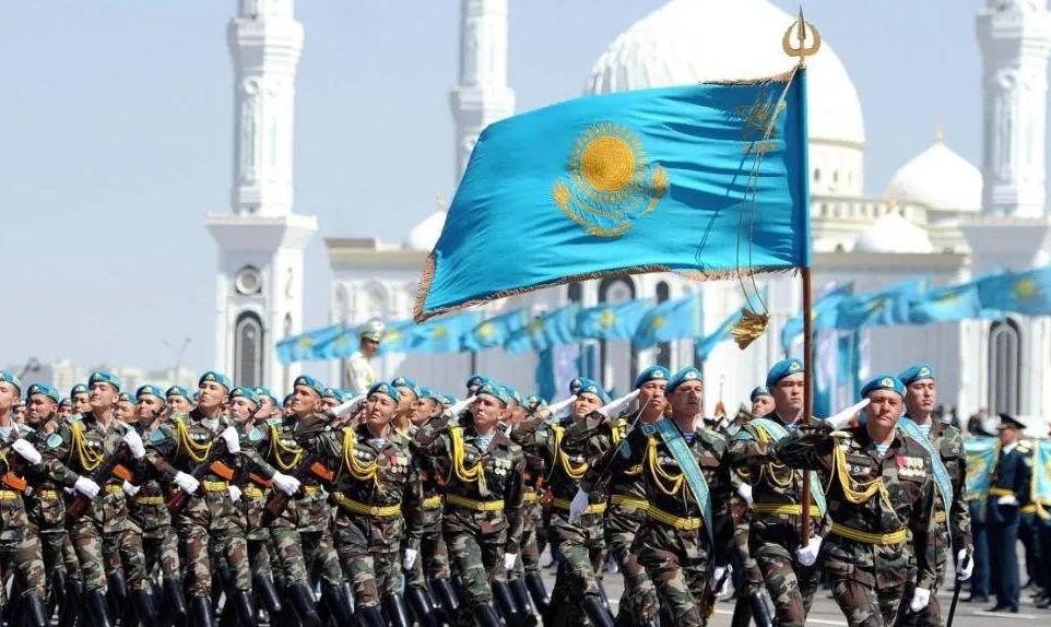 Где и как казахстанцы смогут увидеть военный парад в Астане