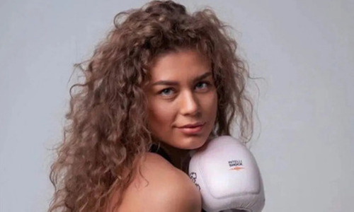 Бой красавицы-боксерши из сборной Казахстана против чемпионки мира закончился сенсацией