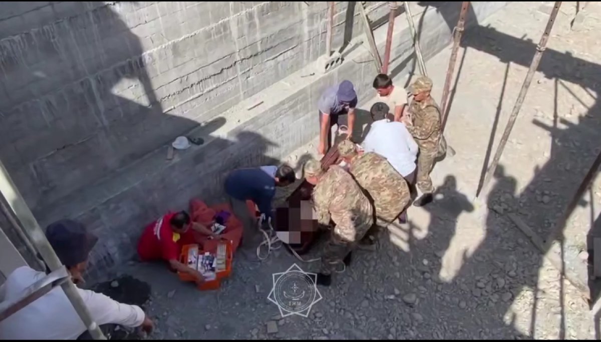 В Туркестанской области мужчина упал в строительный котлован