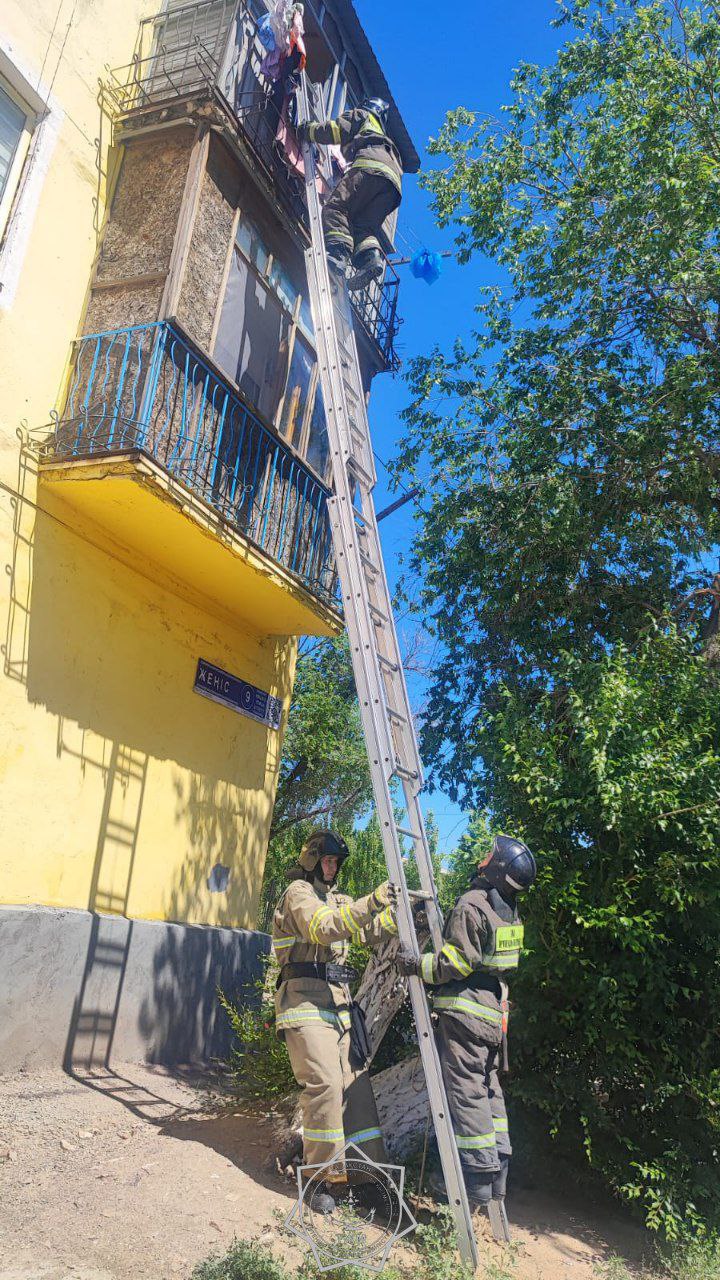 В Улытауской области из запертой квартиры спасли ребенка