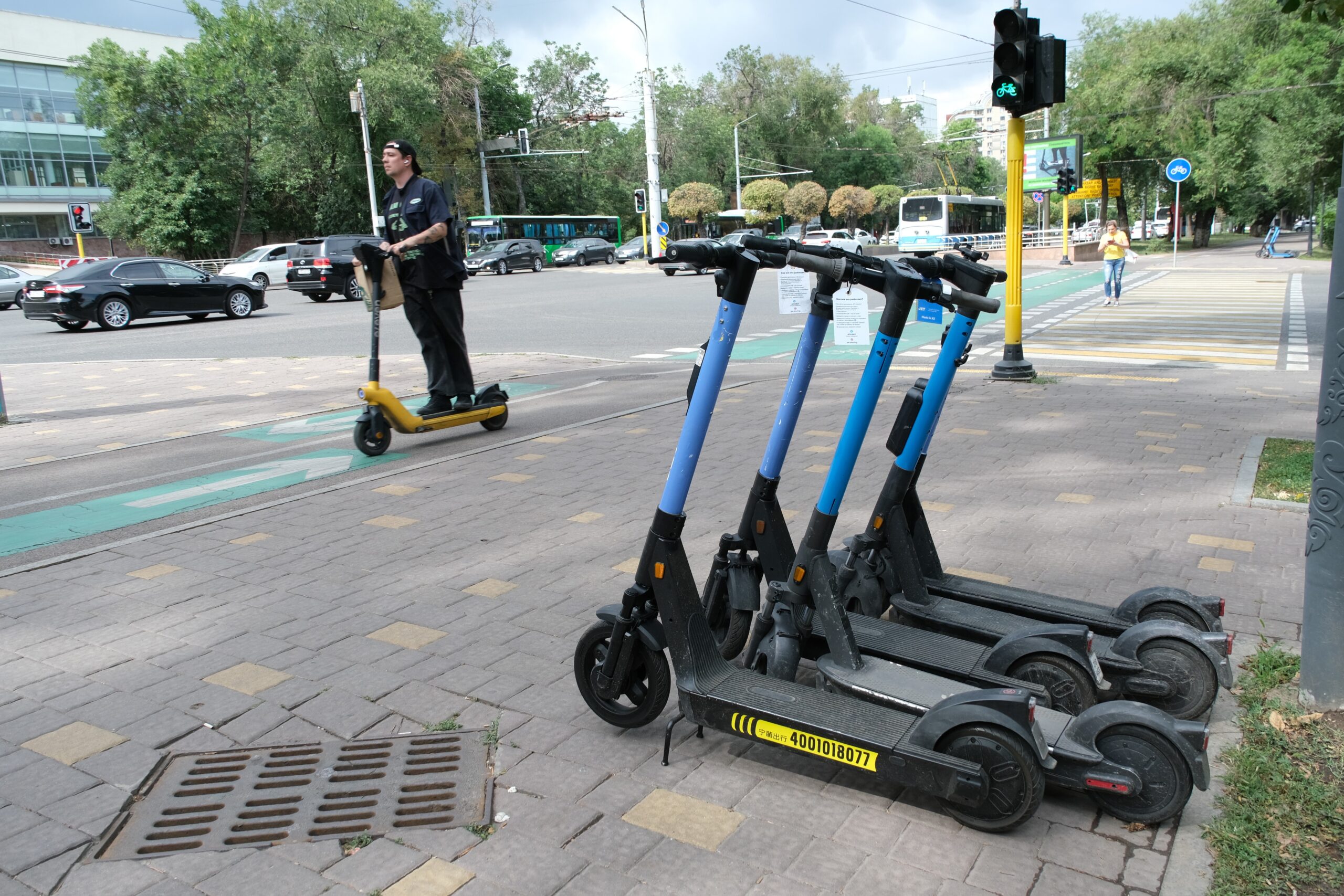 В МВД предлагают кардинальные меры в отношении самокатчиков