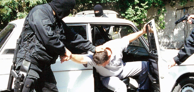 Должник задушил своего кредитора и спрятал тело в яме уличного септика