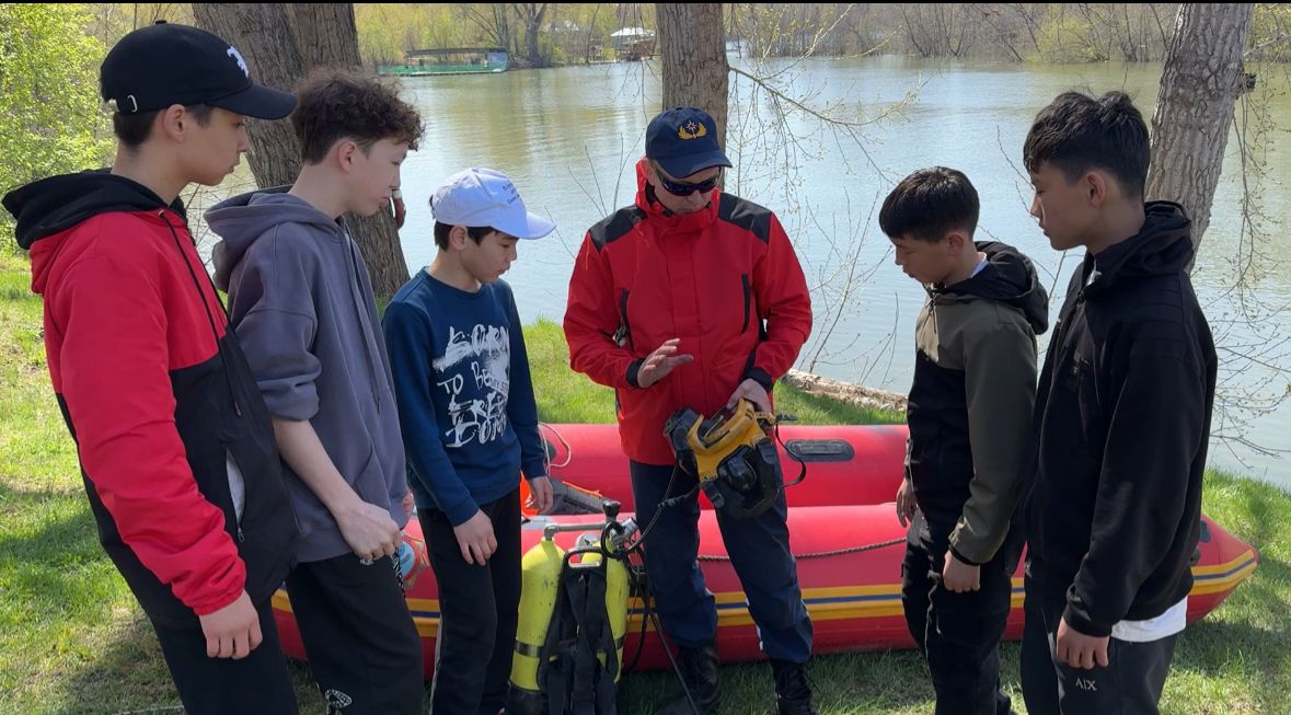 Дети побывали в гостях у спасателей Восточного Казахстана