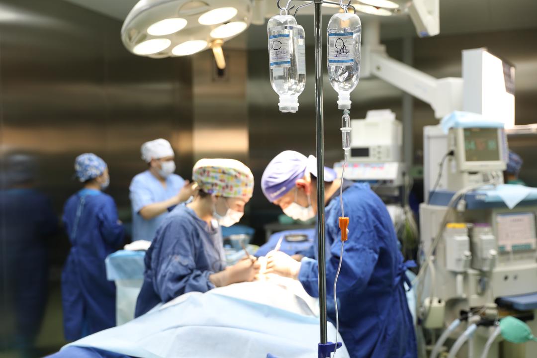 Нейрохирурги в Астане удалили гигантскую опухоль мозга трёхмесячной девочке